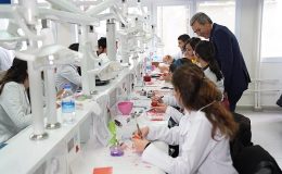 Ege Üniversitesi diş hekimi adaylarını bekliyor