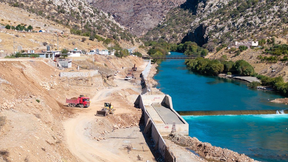 PKK’dan arındırılarak huzura kavuşturulan yerlerde yatırım hamleleri başladı